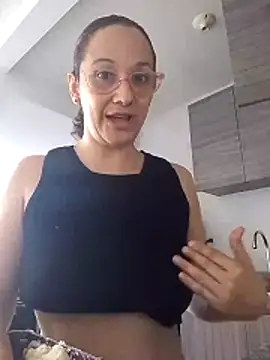 Snapshot of nicolle_milf1978 chatting on 06-10-26, 12:50 nicolle milf1978 online show from 06-10-26, 12:50