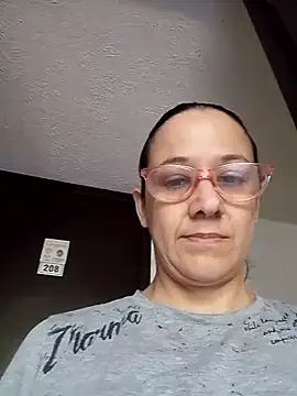 nicolle milf1978 online show from 04-27-26, 01:31