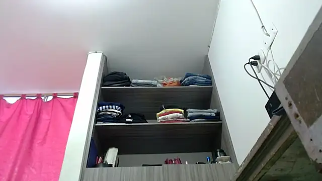 nicolle milf1978 online show from 04-17-26, 10:34