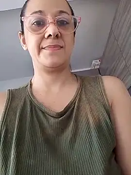 Snapshot of nicolle_milf1978 chatting on 06-30-26, 01:44 nicolle milf1978 online show from 06-30-26, 01:44