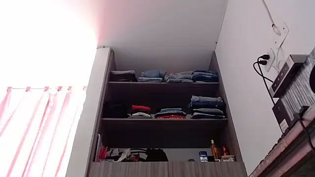 nicolle milf1978 online show from 02-26-26, 01:00