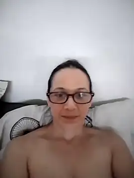 nicolle milf1978 online show from 05-26-26, 11:41