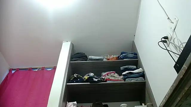 nicolle milf1978 online show from 05-14-26, 11:02