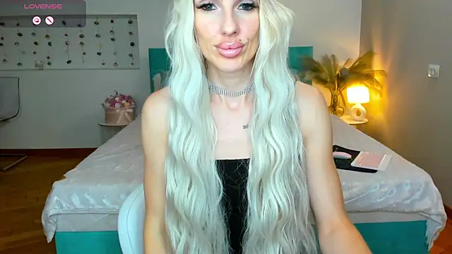 Snapshot of Lana_kitty__ chatting on 09-20-25, 09:53 Lana kitty online show from 09-20-25, 09:53