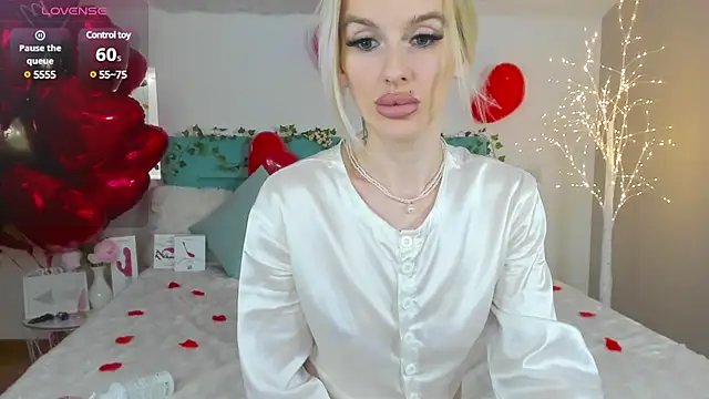 Snapshot of Lana_kitty__ chatting on 02-17-25, 11:00 Lana kitty online show from 02-17-25, 11:00