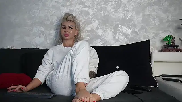 SquirtyFit Devil online show from 11-15-25, 09:57