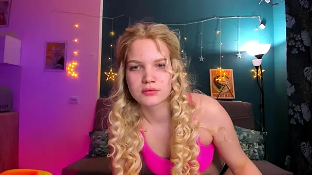 Snapshot of Xloe_Queen chatting on 03-05-25, 01:28 Xloe Queen online show from 03-05-25, 01:28