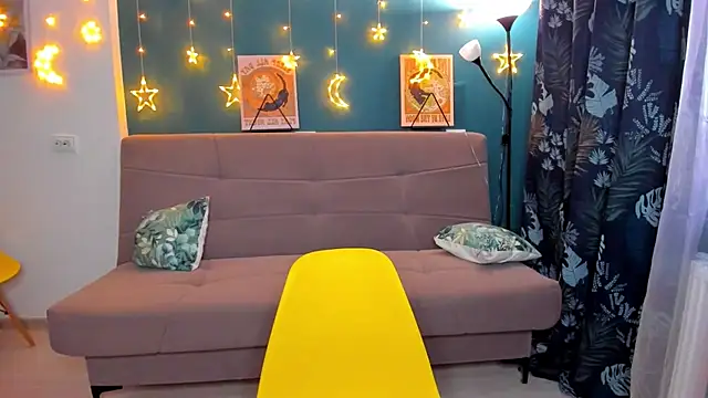 Snapshot of Xloe_Queen chatting on 01-14-25, 11:10 Xloe Queen online show from 01-14-25, 11:10