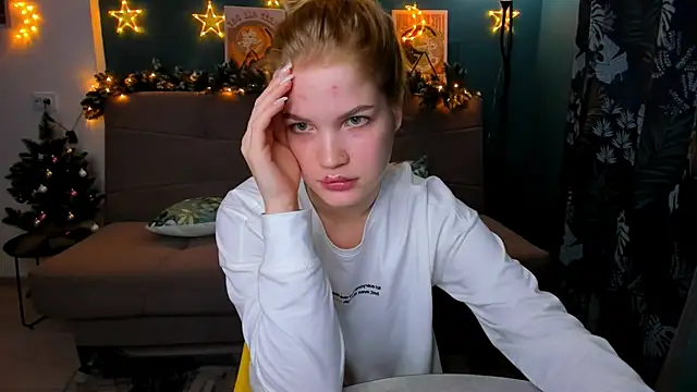 Snapshot of Xloe_Queen chatting on 12-26-24, 06:33 Xloe Queen online show from 12-26-24, 06:33