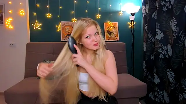 Snapshot of Xloe_Queen chatting on 01-28-25, 02:10 Xloe Queen online show from 01-28-25, 02:10