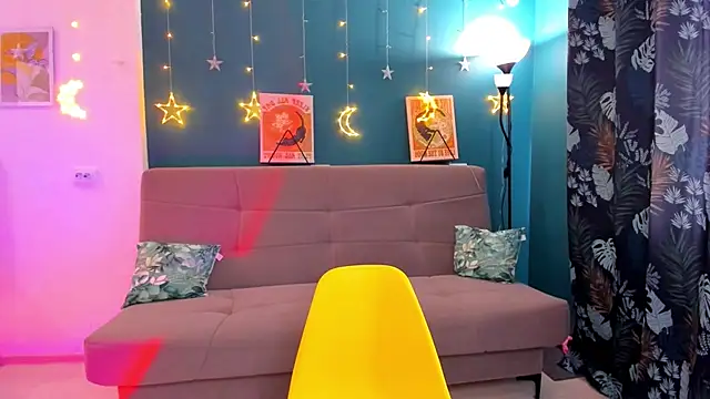 Snapshot of Xloe_Queen chatting on 02-11-25, 09:20 Xloe Queen online show from 02-11-25, 09:20