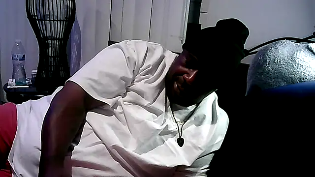 Snapshot of GOODCHOCOLATEDICK chatting on 12-06-24, 06:09 GOODCHOCOLATEDICK online show from 12-06-24, 06:09