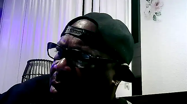 Snapshot of GOODCHOCOLATEDICK chatting on 12-05-24, 06:15 GOODCHOCOLATEDICK online show from 12-05-24, 06:15