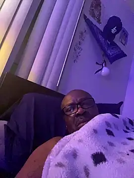 Snapshot of GOODCHOCOLATEDICK chatting on 12-13-24, 12:17 GOODCHOCOLATEDICK online show from 12-13-24, 12:17