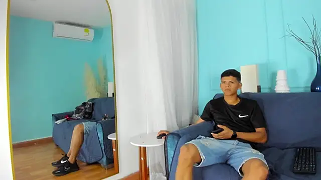 Snapshot of Jeffry_wolvess chatting on 03-14-25, 08:17 Jeffry wolvess online show from 03-14-25, 08:17