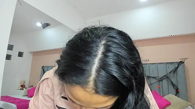 Giselle Roldan online show from 10-15-25, 04:00