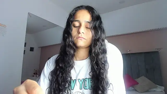 Giselle Roldan online show from 09-26-25, 04:08