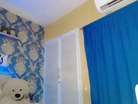 Snapshot of nicoledollts chatting on 10-04-25, 04:25 nicoledollts online show from 10-04-25, 04:25