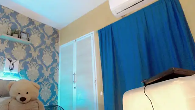 nicoledollts online show from 04-08-26, 05:47