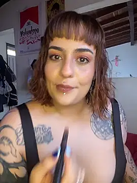 Snapshot of name_less_lulu chatting on 02-25-26, 03:01 name less lulu online show from 02-25-26, 03:01