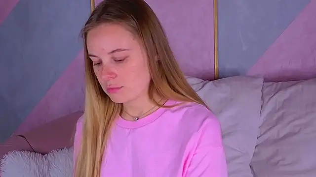 BeatriceEsmont online show from 10-22-25, 07:13