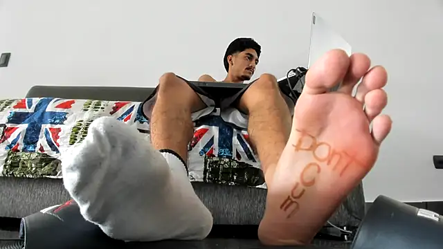 Snapshot of latin_bbc chatting on 10-15-25, 04:04 latin bbc online show from 10-15-25, 04:04