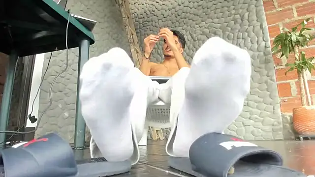 Snapshot of latin_bbc chatting on 10-14-25, 06:41 latin bbc online show from 10-14-25, 06:41