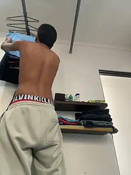 Snapshot of latin_bbc chatting on 10-28-25, 08:30 latin bbc online show from 10-28-25, 08:30