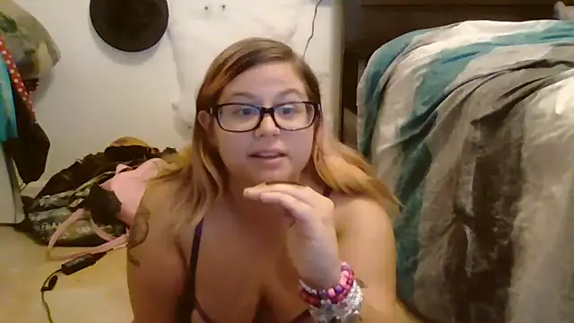 HoneyBear19 online show from 10-20-25, 07:14