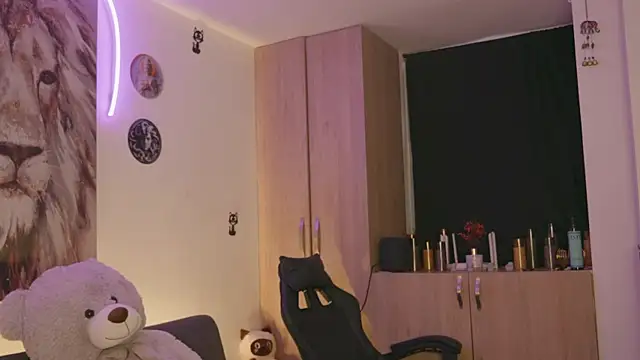 Maryann jones online show from 04-06-26, 01:23