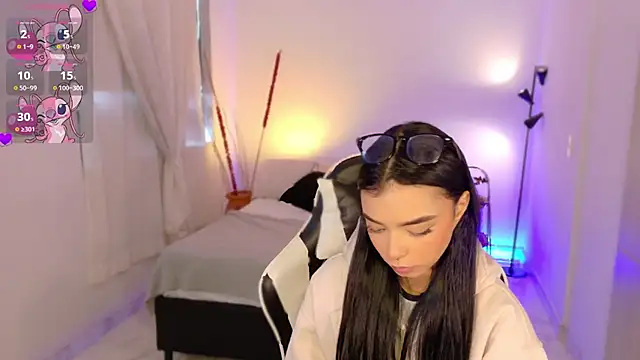 AnabelWolf online show from 10-27-25, 04:30