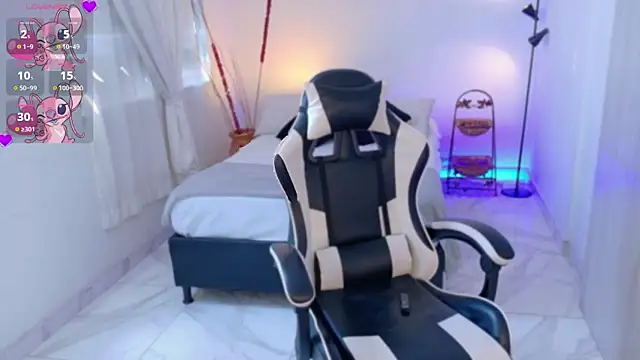 AnabelWolf online show from 10-28-25, 03:33