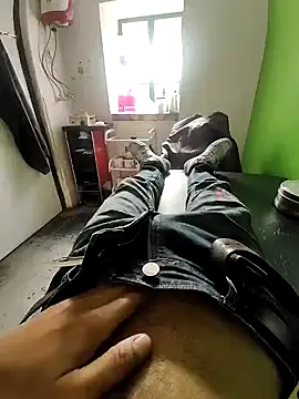 Feminaflaunt0105 online show from 12-18-24, 07:36