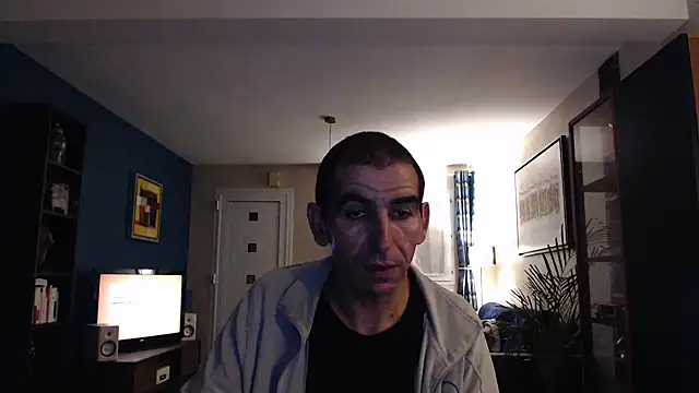 Snapshot of Samir_44200 chatting on 12-05-24, 05:44 Samir 44200 online show from 12-05-24, 05:44