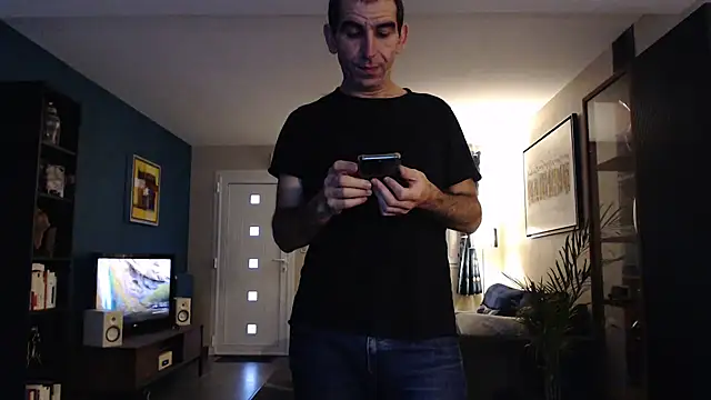 Snapshot of Samir_44200 chatting on 12-18-24, 03:44 Samir 44200 online show from 12-18-24, 03:44