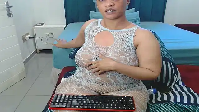Snapshot of LolaTwerksXX chatting on 07-03-26, 12:33 LolaTwerksXX online show from 07-03-26, 12:33