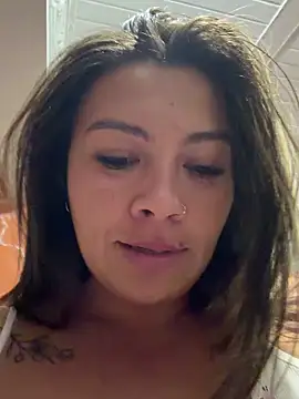 Snapshot of LIZ-06_ chatting on 06-11-26, 02:53 LIZ-06 online show from 06-11-26, 02:53