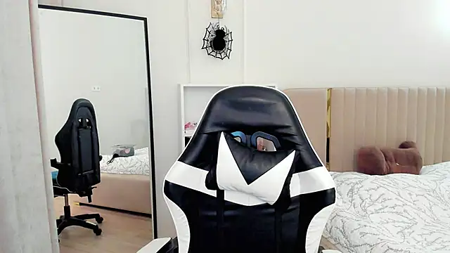 may mia online show from 11-23-25, 02:32