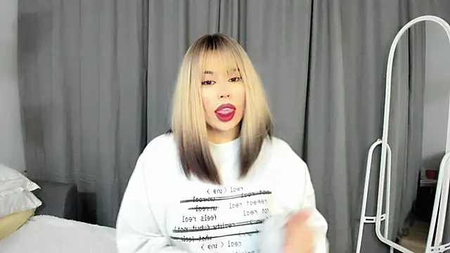 Snapshot of may_mia chatting on 02-18-25, 10:25 may mia online show from 02-18-25, 10:25