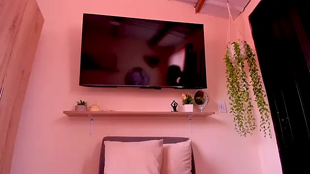 sofiaVelez01 online show from 04-28-26, 04:22