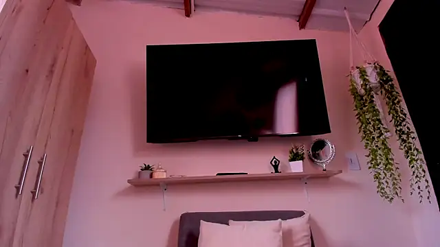 sofiaVelez01 online show from 05-05-26, 04:10