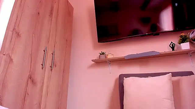 sofiaVelez01 online show from 04-22-26, 04:03