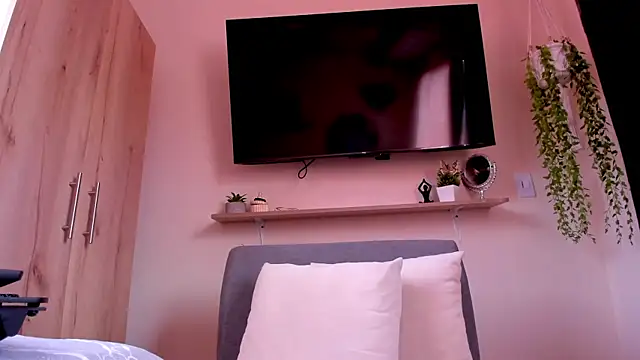 sofiaVelez01 online show from 05-07-26, 04:21