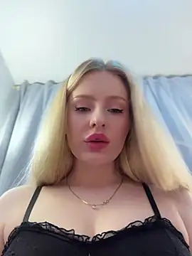 Snapshot of CaseyCumFace chatting on 07-04-26, 07:18 CaseyCumFace online show from 07-04-26, 07:18