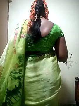 Snapshot of Cute-chinny chatting on 02-05-25, 02:26 Cute-chinny online show from 02-05-25, 02:26