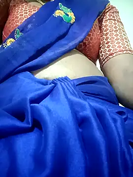 Snapshot of Cute-chinny chatting on 02-07-25, 01:11 Cute-chinny online show from 02-07-25, 01:11