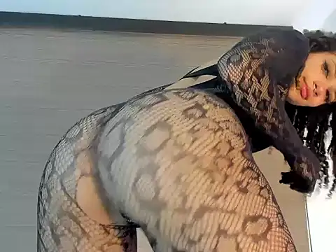 Snapshot of naomidawsonn chatting on 09-21-25, 01:44 naomidawsonn online show from 09-21-25, 01:44