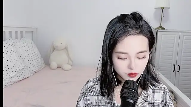 XINXINh online show from 12-18-24, 04:09