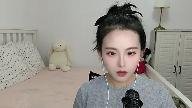 XINXINh online show from 12-19-24, 06:12