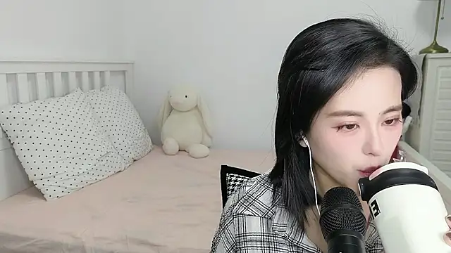 XINXINh online show from 12-18-24, 07:15